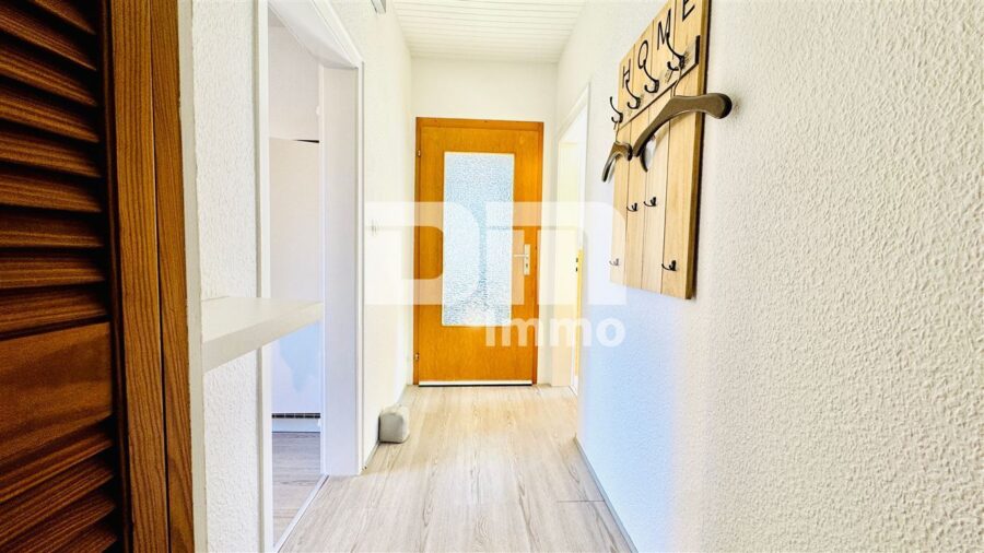 Modernisiertes Ein- bis Zweifamilienhaus mit Maisonettebereich in Traumlage - EG Flur / Diele